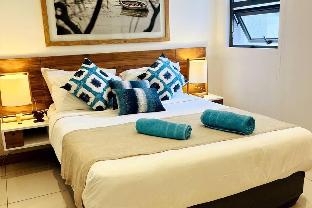 Latitude Luxury Seafront Suite Riviere Noire Ngoại thất bức ảnh