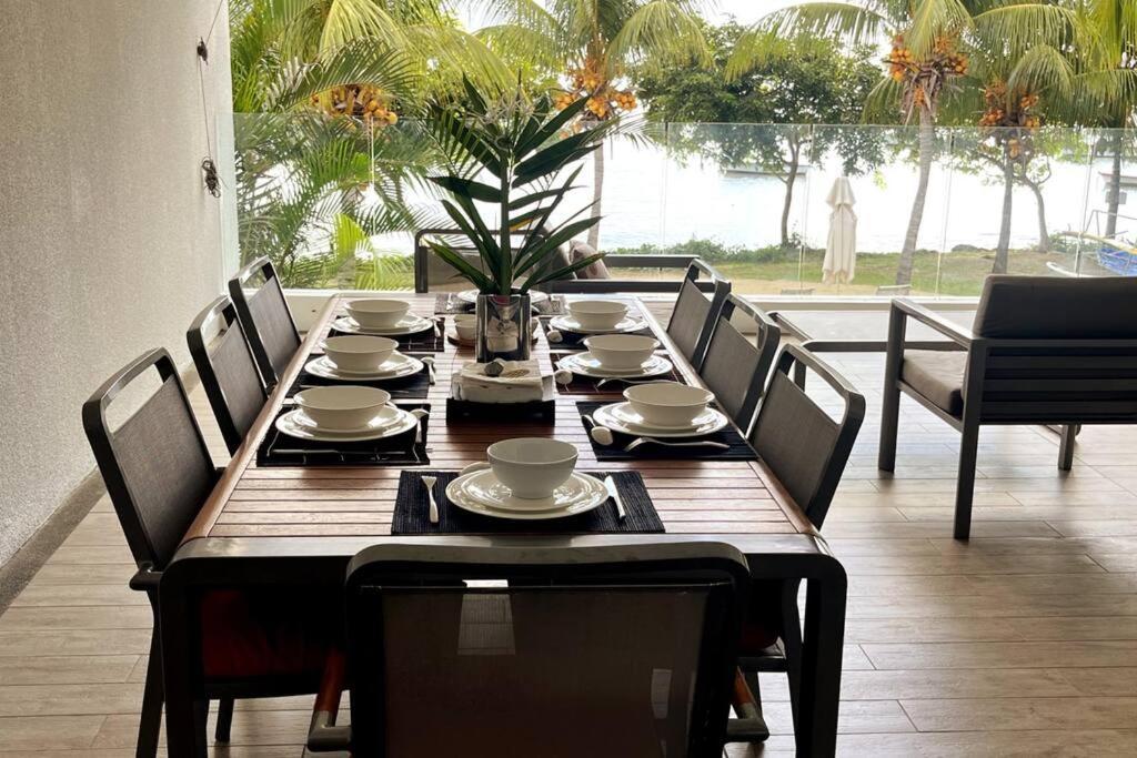 Latitude Luxury Seafront Suite Riviere Noire Ngoại thất bức ảnh